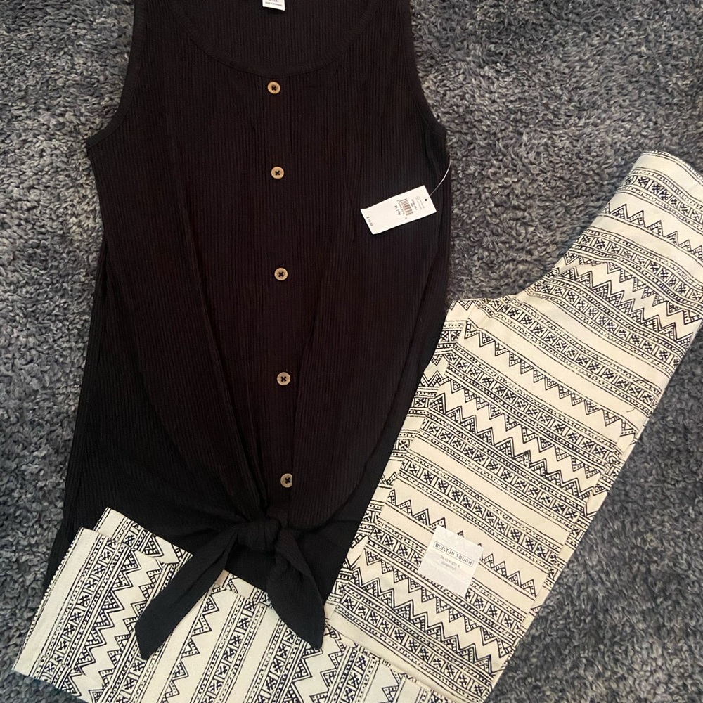 Old Navy Black and Cream Tribal Print Leggings and Black Tie Front Tank Set